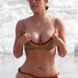 Kim Kardashian - Hot in tight bikini-05w8ptjwm0.jpg