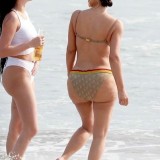 Kim Kardashian - Hot in tight bikini-z5w8ptnyco.jpg
