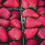 strawberries-1326148_1920.th.jpg