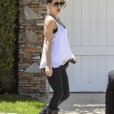 Kate-Beckinsale-steps-out-in-Santa-Monica-June-3-s6b9jd6ehu.jpg
