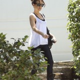 Kate-Beckinsale-steps-out-in-Santa-Monica-June-3-v6b9jdjc6o.jpg