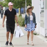 Reese Witherspoon - Out and about in Santa Monica - June 3p6b9jltvh5.jpg