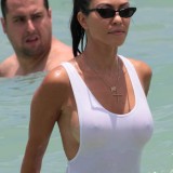 Kourtney Kardashian - White swimsuit-j6cg7aiujj.jpg