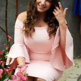 Kelly Brook at the Hampton Court Flower Show in London - July 3-h6dr3l0r4v.jpg
